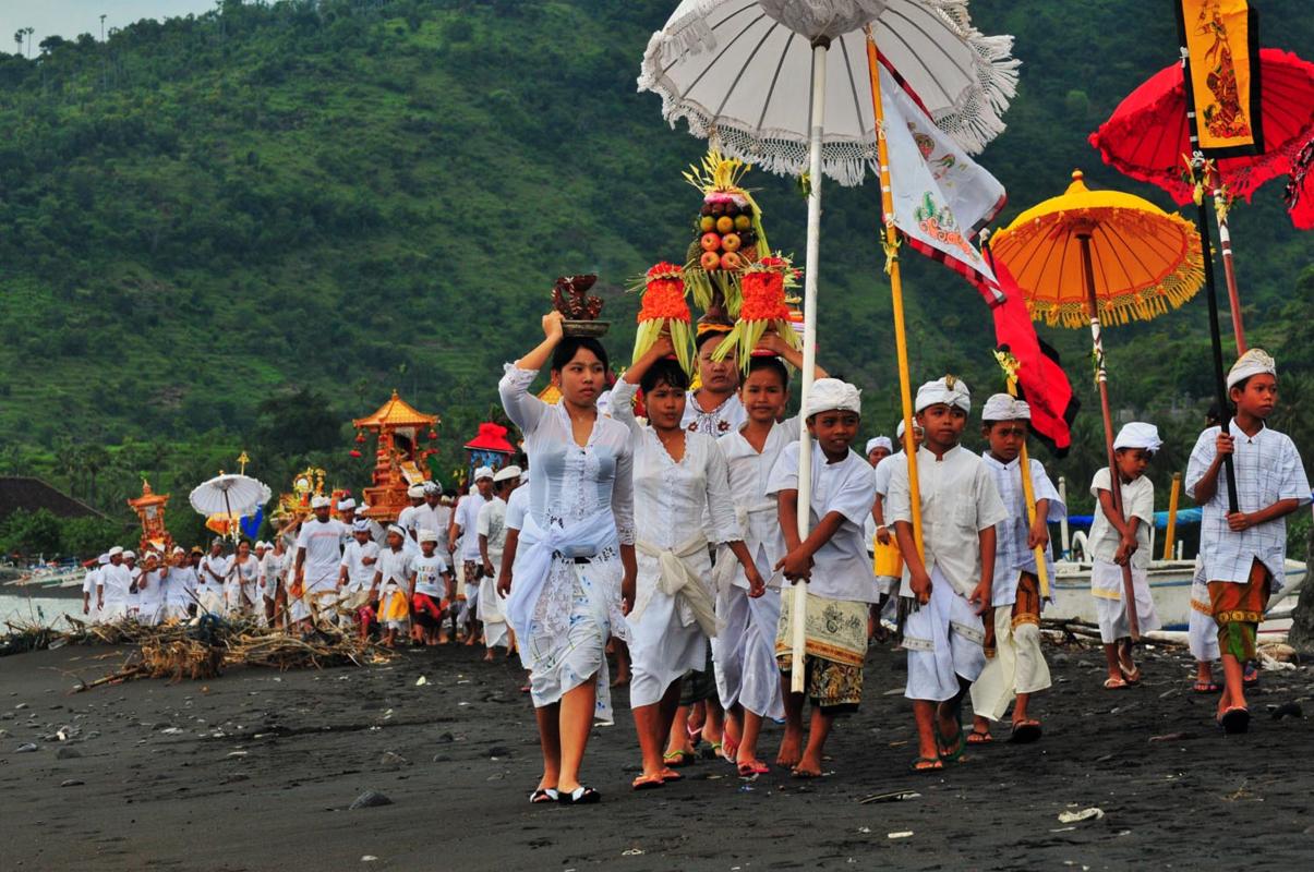 Indonesian Hindu procession